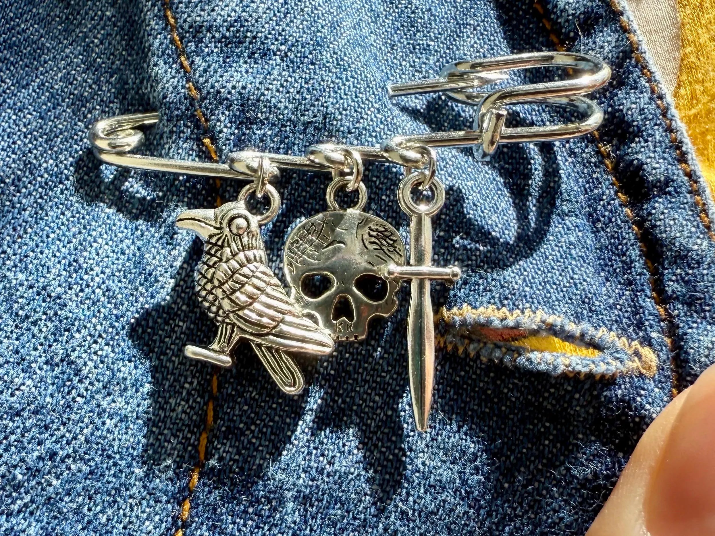 Edgar Allan Poe Safety Pin Brooch Bag Charm, Bookish Accessory